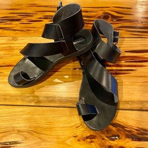 Mossimo Supply size 6.5 sandals